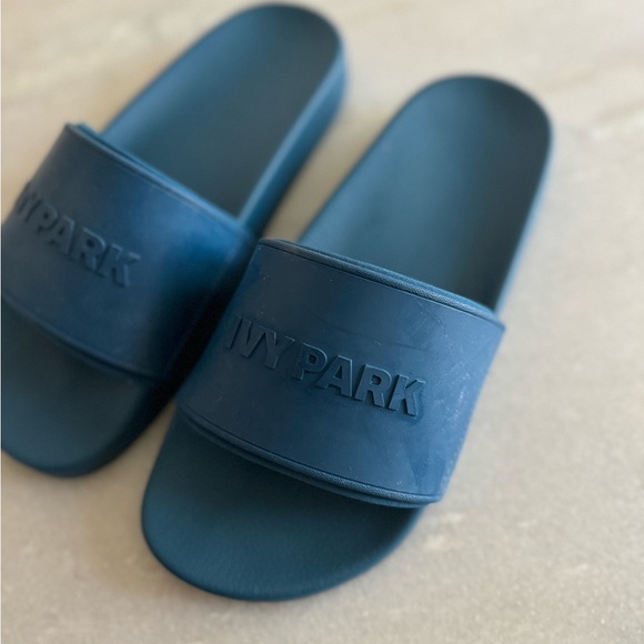 NWT Ivy Park Slides / Flip Flops - Picture 4 of 5